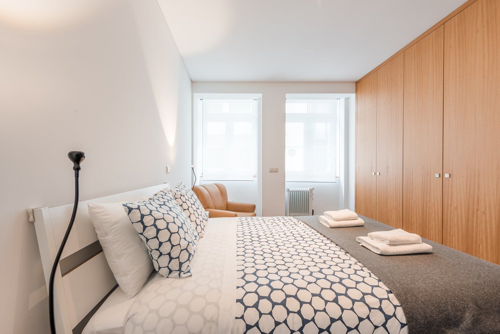 2 bedrooms, internet, bed sheets