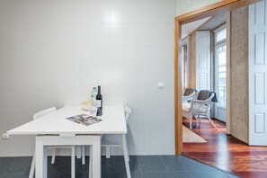 Dining - GuestReady - City central stay in Porto (Porto)