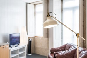 TV - GuestReady - City central suite in Porto (Porto)