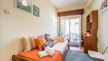 2 bedrooms, internet, bed sheets