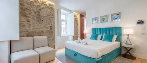 Bureau, accès Internet, draps fournis