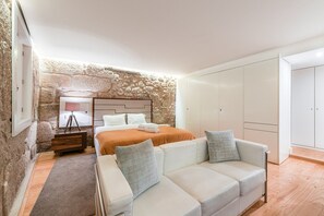 Internet, bed sheets - GuestReady - The New Yellow Ledbetter (Porto)