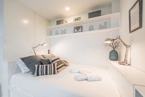 Iron/ironing board, free Internet, bed sheets - GuestReady - Lazaro Studio (Porto)