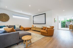 Smart TV, fireplace, stereo - Trelawney Beach House, Directly opposite the beach, heated pool and spa (Blairgowrie)