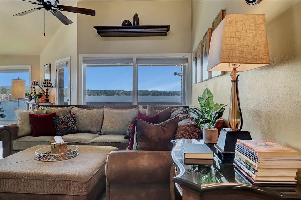 Condo Conveniently Located on Lake Hamilton in Hot Springs 