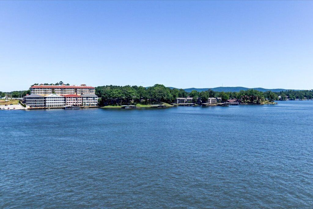 Serenity on 7 South... Condo on Lake Hamilton in Hot Springs, AR