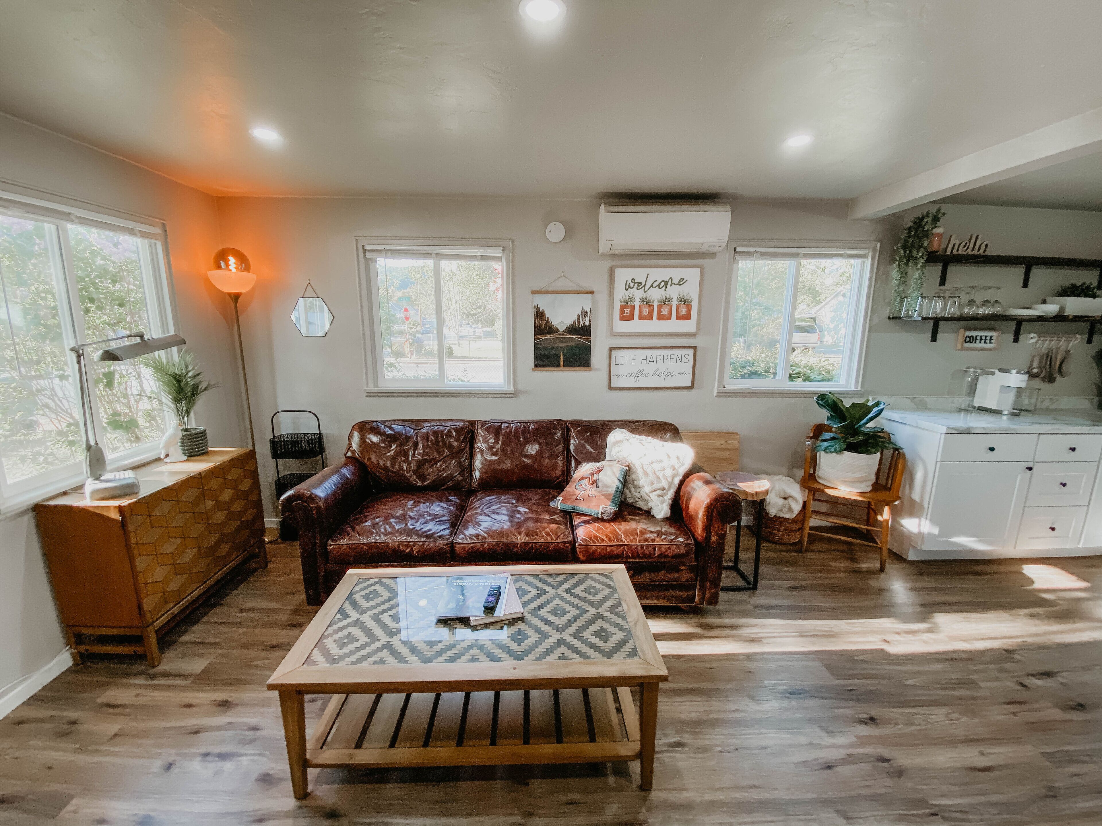 Modern House in the Heart of Grants Pass with Hot Tub and Fire Pit 