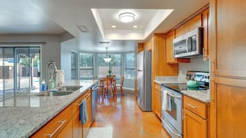 Fridge, microwave, stovetop, dishwasher