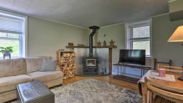 TV, fireplace, stereo
