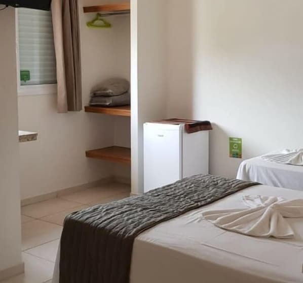 Habitación triple | Minibar, escritorio, wifi gratis y ropa de cama