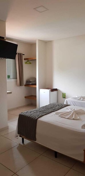 Double Room, Balcony | Minibar, desk, free WiFi, bed sheets - Pousada Canto da Praça (Bertioga)