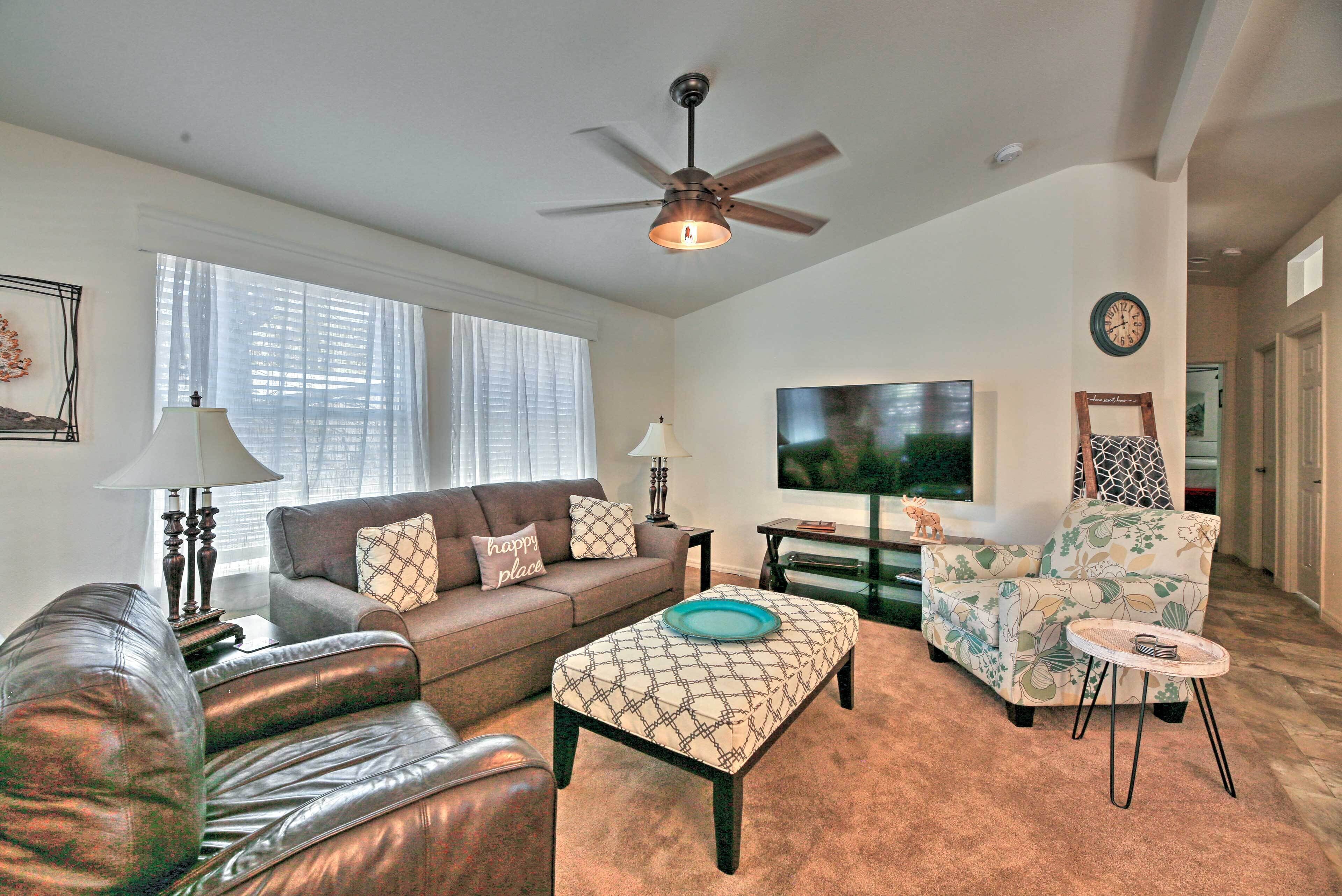 Show Low Abode w/ Fire Pit: Explore & Relax!