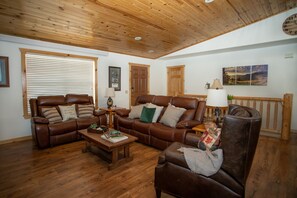 Smart-TV, Kamin, DVD-Player, TischfuĂball