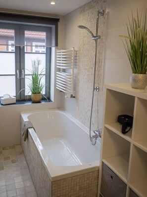 Combined shower/bathtub, hair dryer, towels, toilet paper