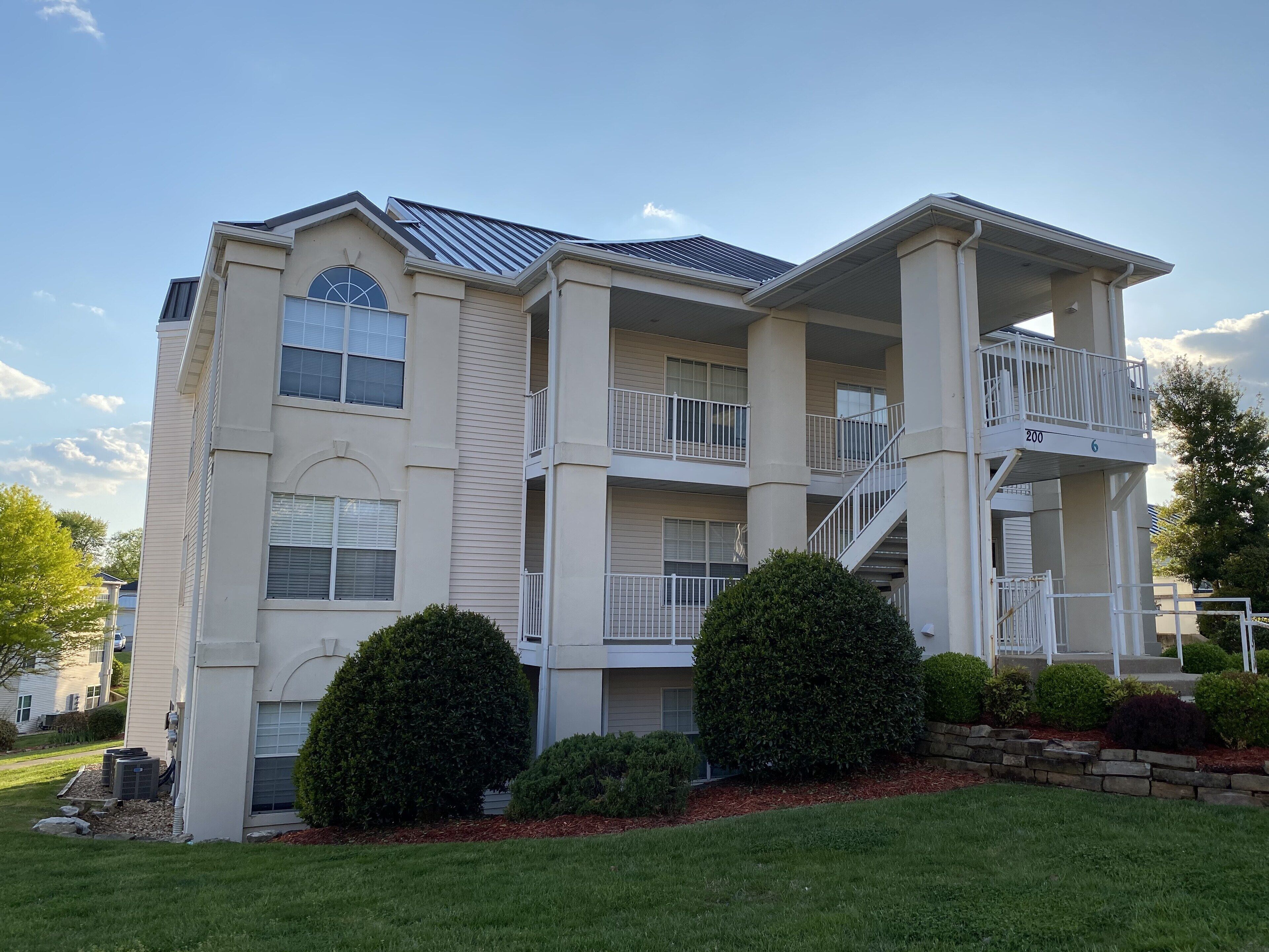 Stonebrook Hideaway ~ Remodeled 2 bed 2 bath Walk-in Condo