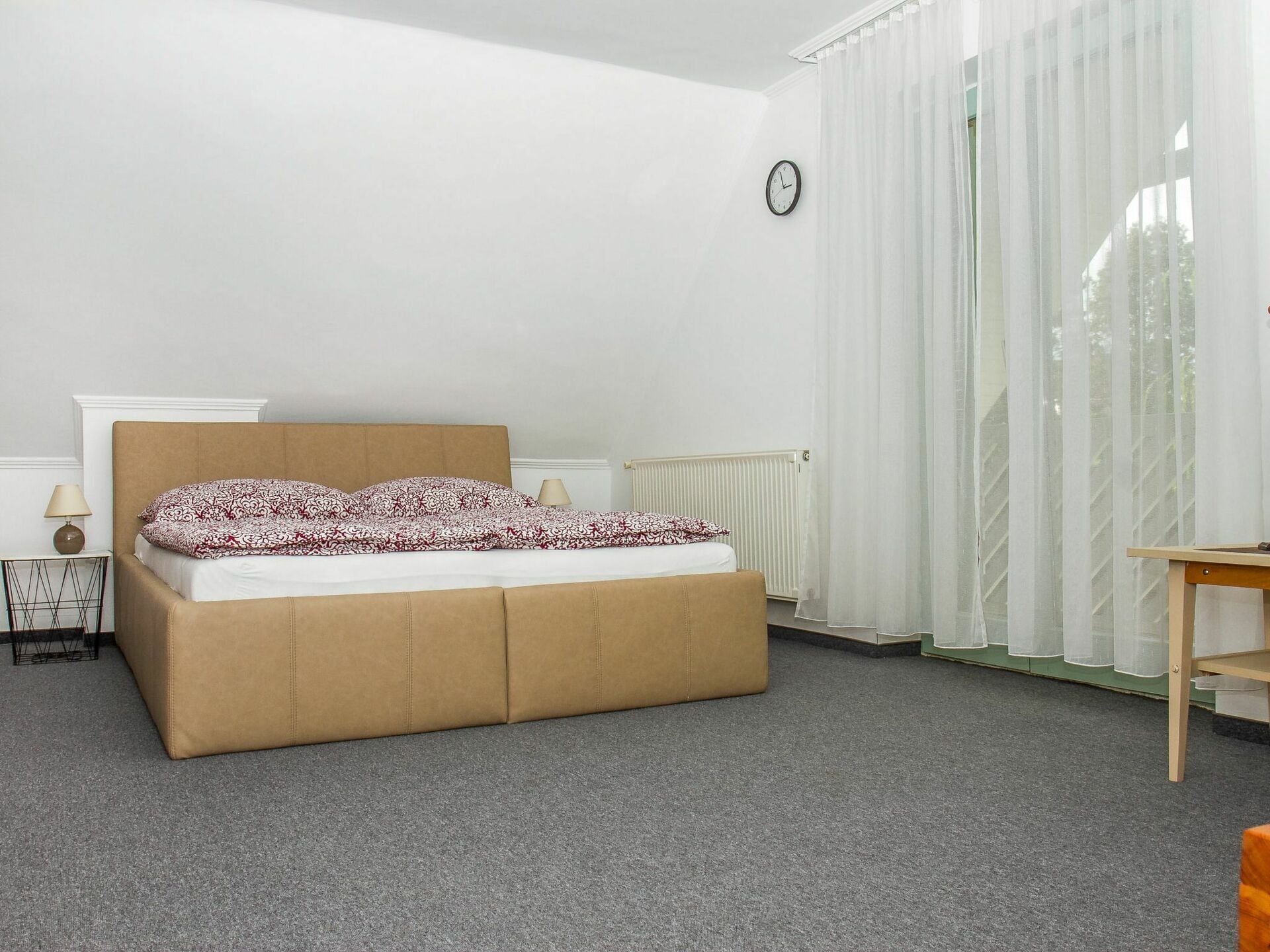 6 bedrooms, travel crib, free WiFi, bed sheets