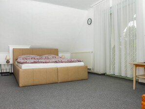 6 Schlafzimmer, Reisekinderbett, kostenloses WLAN, Bettwäsche
