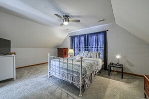 3 bedrooms, iron/ironing board, WiFi, bed sheets