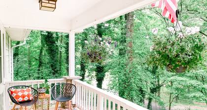 Hilltop Boho Bungalow close to Lake Blue Ridge and Downtown Blue Ridge