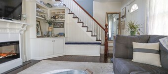 Charming 4 bedroom that backs up to a park; 1 mile from the beach!