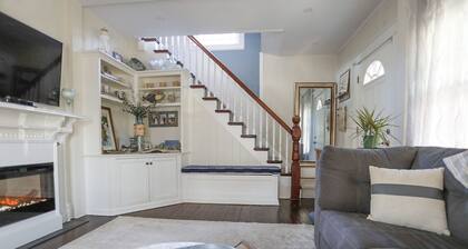 Charming 4 bedroom that backs up to a park; 1 mile from the beach!