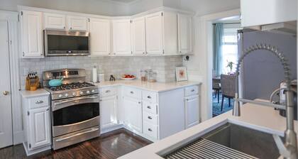 Charming 4 bedroom that backs up to a park; 1 mile from the beach!