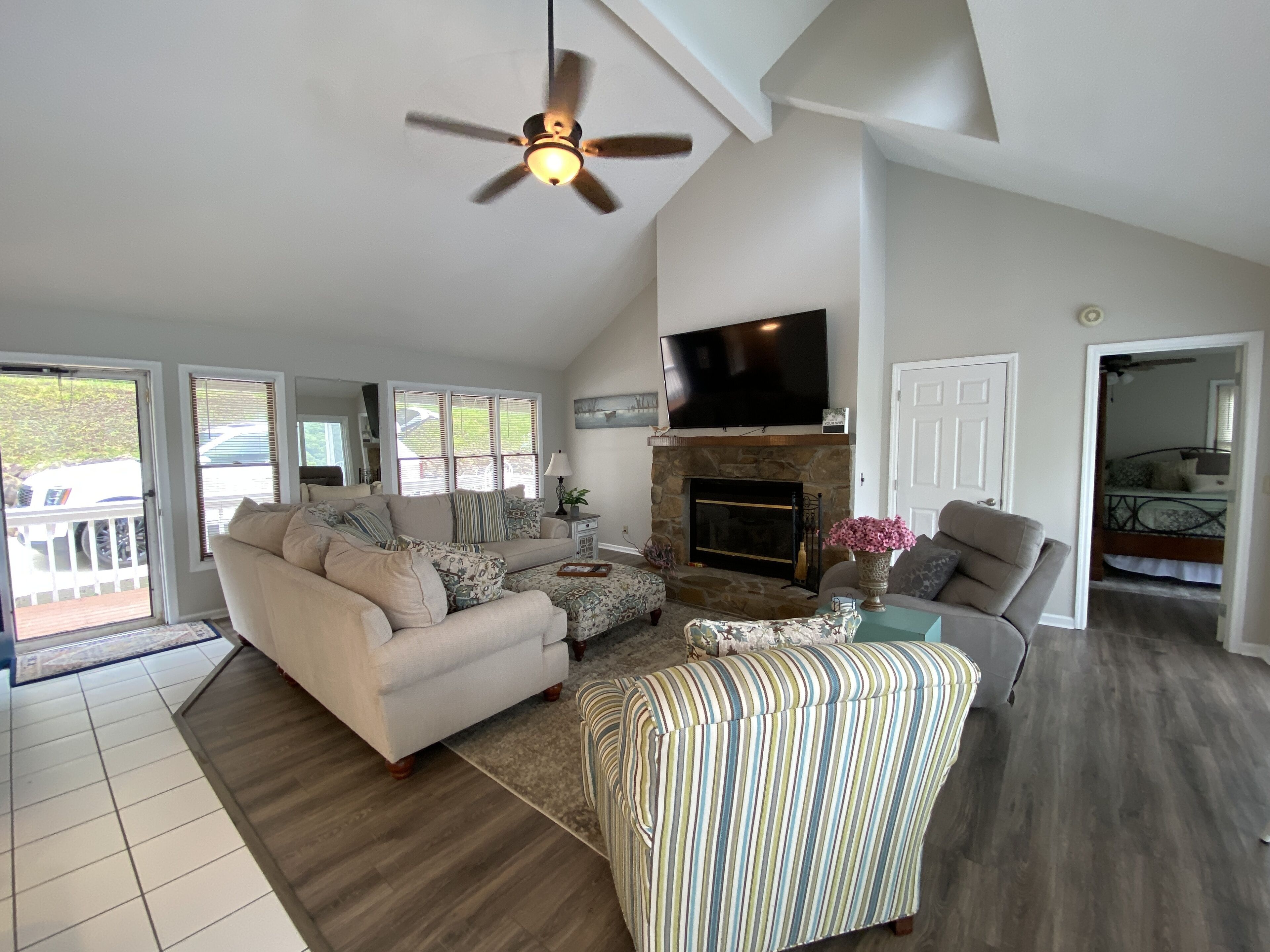 Little Buck Bungalow - Deerfield Lake View Home on Norris Lake