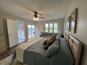 4 slaapkamers, een strijkplank/strijkijzer, gratis wifi, beddengoed