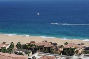Beach - Feliz Navidad Cabo(12/20-12/27) pools,golf, tennis,beach,sun; superexec suite/6 (Cabo San Lucas)