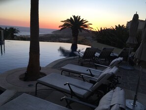 Alberca al aire libre y alberca climatizada