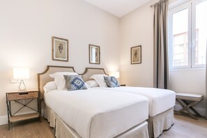Bügeleisen/Bügelbrett, kostenloses WLAN, Bettwäsche