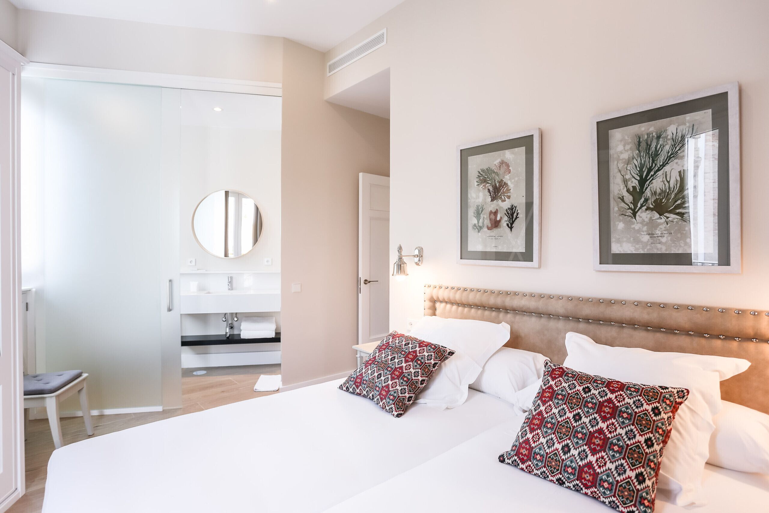 4 slaapkamers, een strijkplank/strijkijzer, gratis wifi, beddengoed