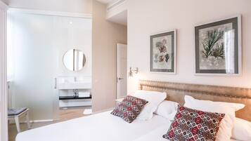 4 slaapkamers, een strijkplank/strijkijzer, gratis wifi, beddengoed