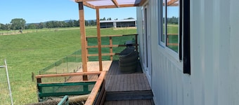 Studio unit self contained, peaceful setting, awesome views 