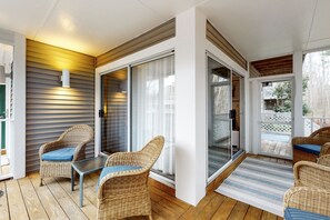 Terrace/patio - Sea Colony Condo Near Beach w/Shared Hot Tubs/Pools/Gym/Sauna/WiFi/AC/Deck + W/D (Bethany Beach)