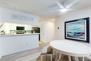 Dining - Sea Colony Condo Near Beach w/Shared Hot Tubs/Pools/Gym/Sauna/WiFi/AC/Deck + W/D (Bethany Beach)