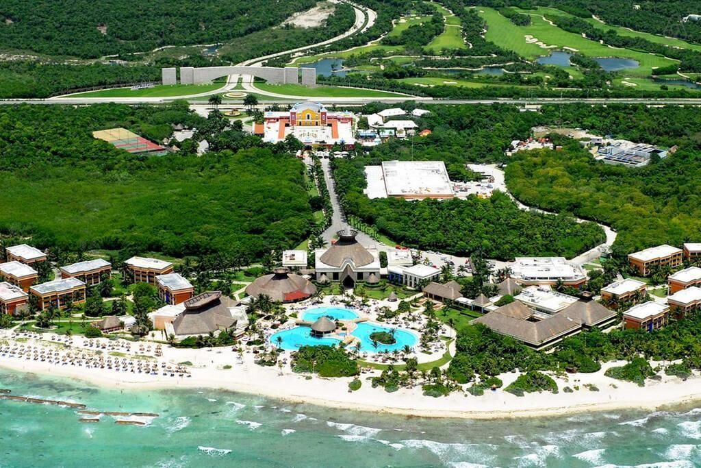 All inclusive resort Bahia Principe, Day pass access for fee.

