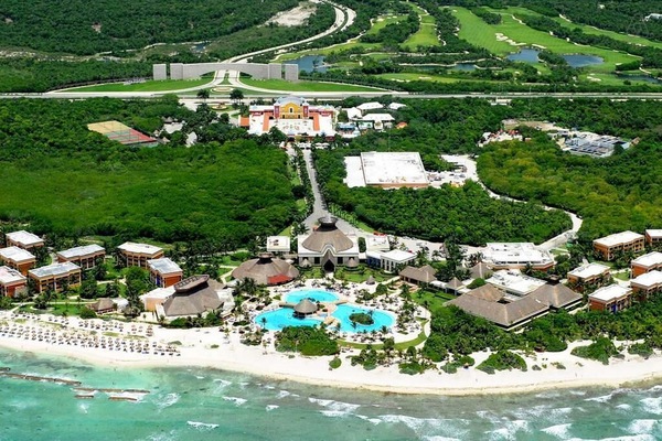 All inclusive resort Bahia Principe, Day pass access for fee.