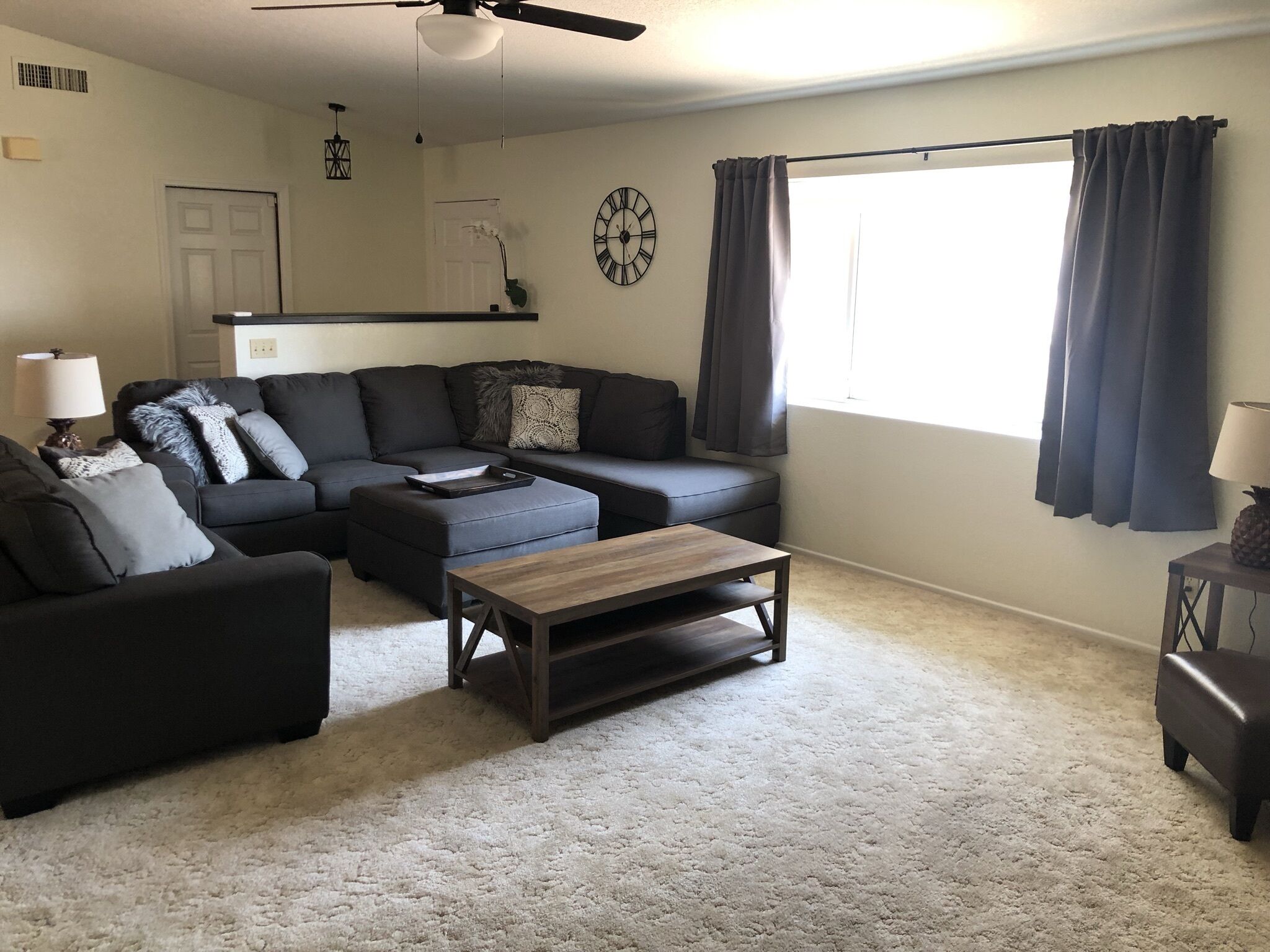 1 min to Lake w/ heated pool, spa, BBQ Family Home "The Pineapple House"