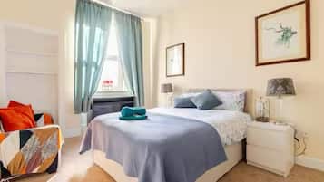 3 bedrooms, iron/ironing board, WiFi, bed sheets