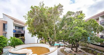 Luxe San Mateo 1BR w/ W/D, Pool, near stores and Caltrain, by Blueground