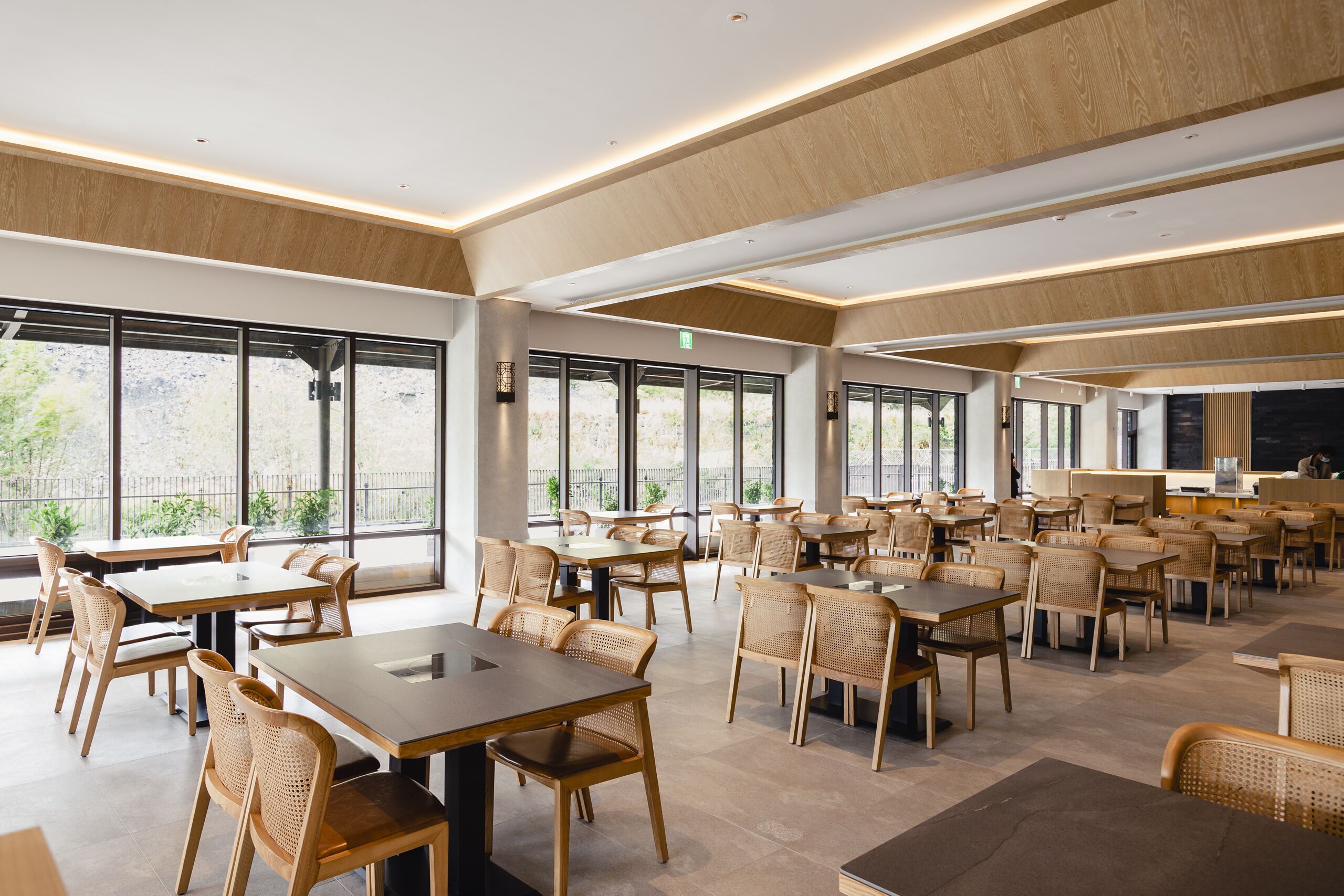 供應早餐和晚餐