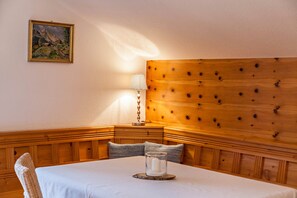 Dining - Cosy Apartment Wank in Garmisch with Mountain View (Garmisch-Partenkirchen)