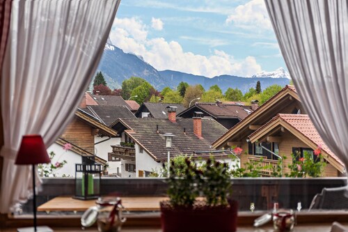 Apartment Bergblick in Garmisch with View of the Alps, Balcony & Wi-Fi