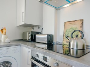 Refrigerador, microondas, horno, lavavajillas