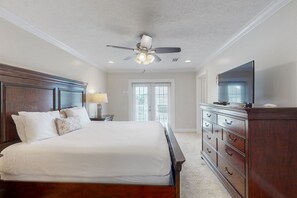 4 bedrooms, iron/ironing board, free Internet, bed sheets