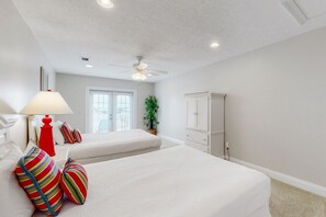 4 bedrooms, iron/ironing board, free Internet, bed sheets