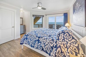 4 bedrooms, desk, free WiFi, bed sheets