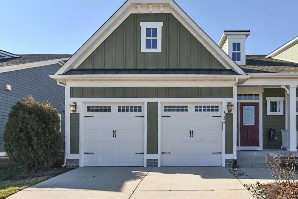 Live the Bayside! Golf, Pools, and the Beach!