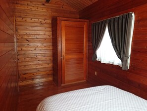 2 bedrooms, free WiFi, bed sheets - Garden Beach House (Motobu)